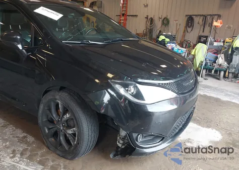 2018 Chrysler Pacifica Touring L z USA, uszkodzony, nr VIN 2C4RC1BG8JR260538